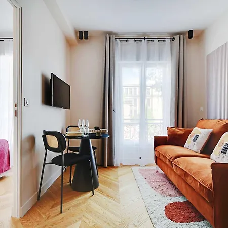 Cozy Entire Near The Eiffel Tower Apartment